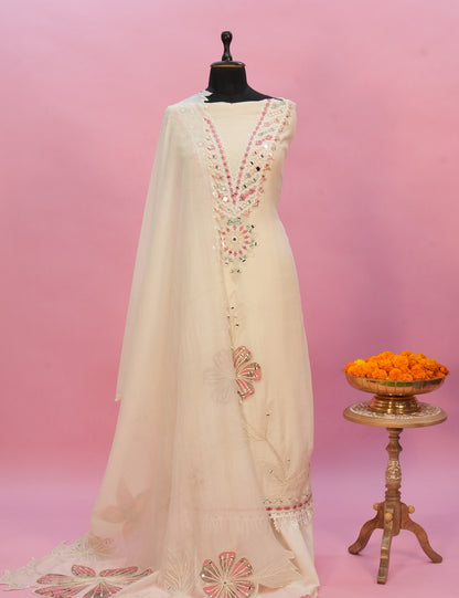 Ivory Saaz
